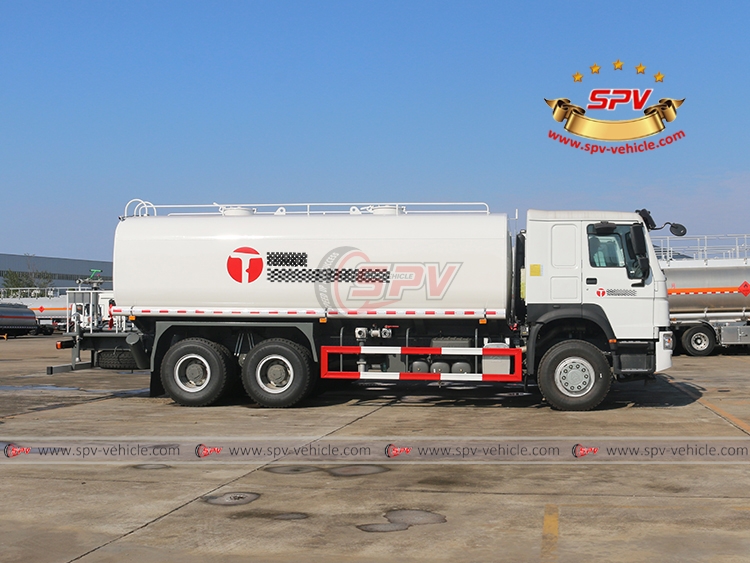 SPV-vehicle - 25,000 Litres Water Tank Truck SINOTRUK - Right Side View